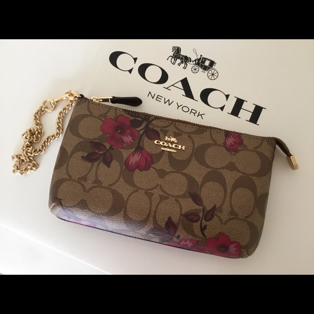 🌸 Coach Large Wristlet In Signature Canvas NWT.
